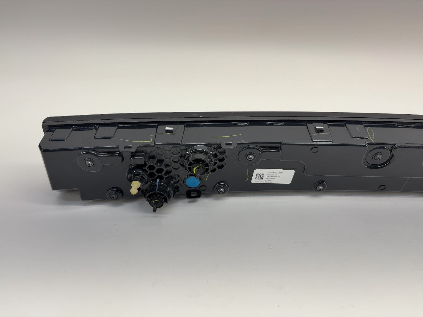 2023-2024 Rivian R1T Tailgate Lamp PT00000470-M