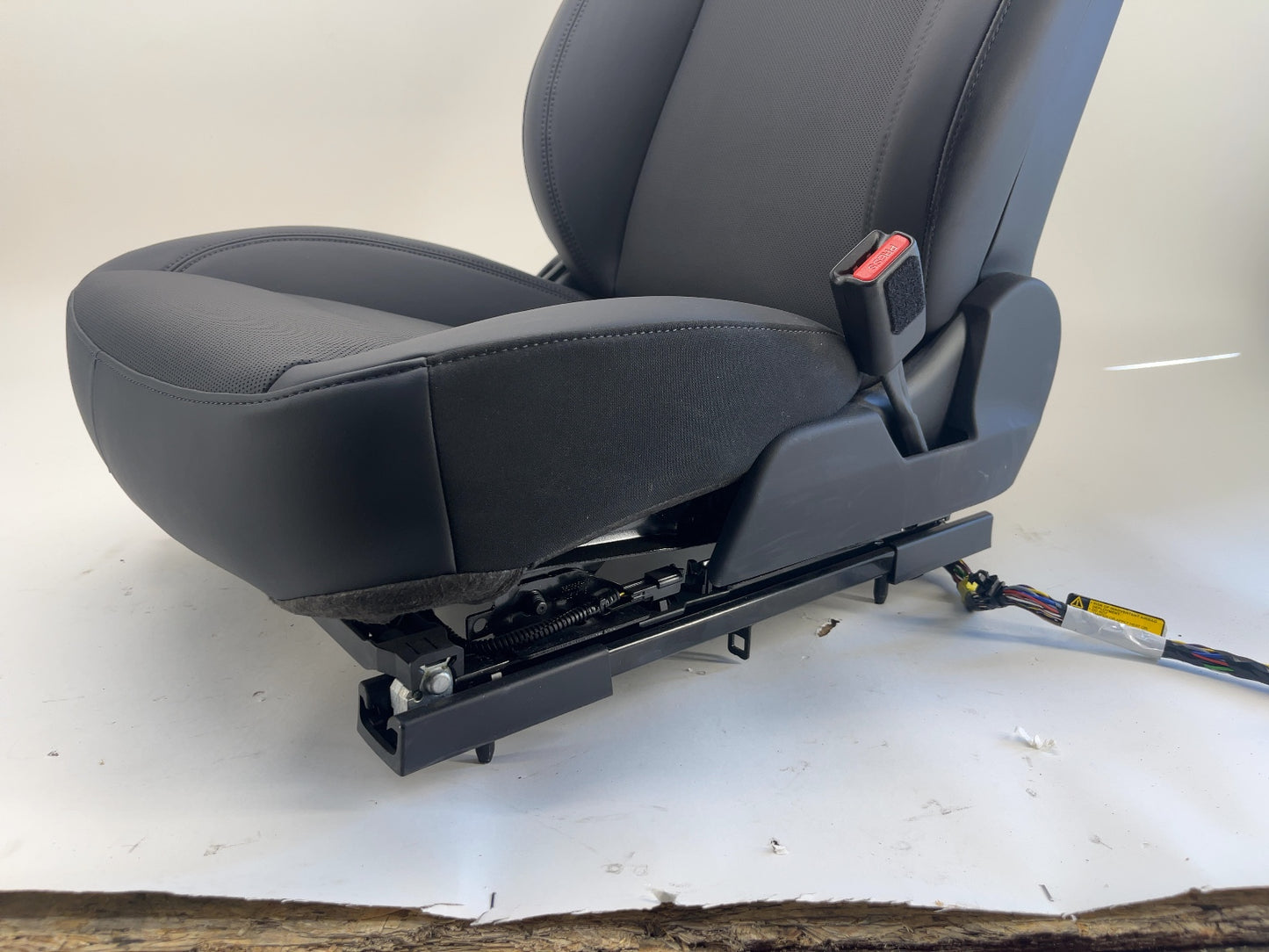 2025 Tesla Model 3 Highland Front First Row Seat Right Black 7754324-01-B