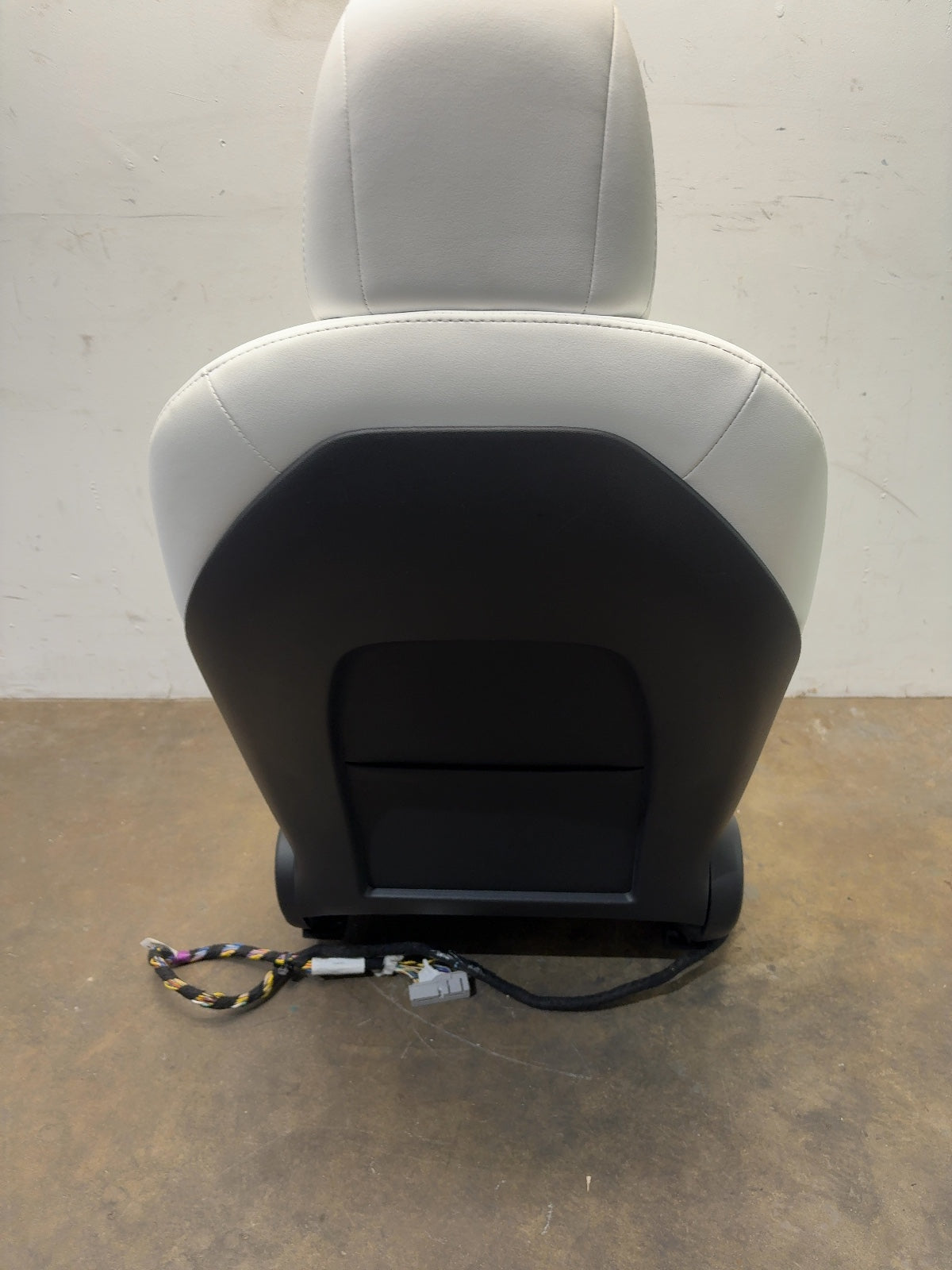 2023 Tesla Model 3 Front Right Seat Assembly 7654324-02-D