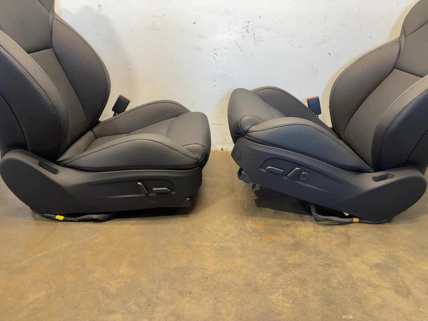 2026 Tesla Model 3 Highland Front Performance Seats 8765432-01-B