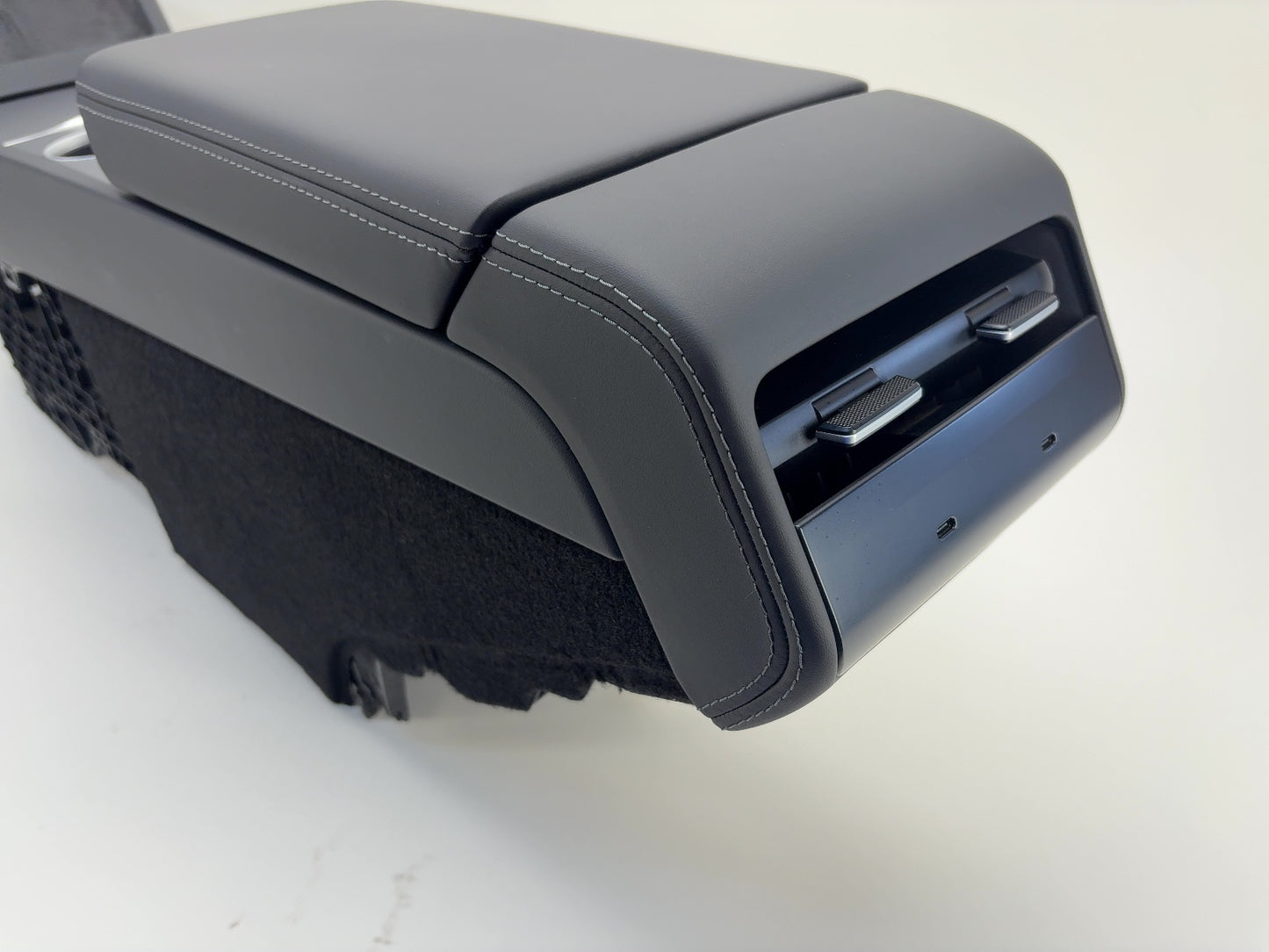 2025 Tesla Model 3 Highland Center Console 1982599-10-B