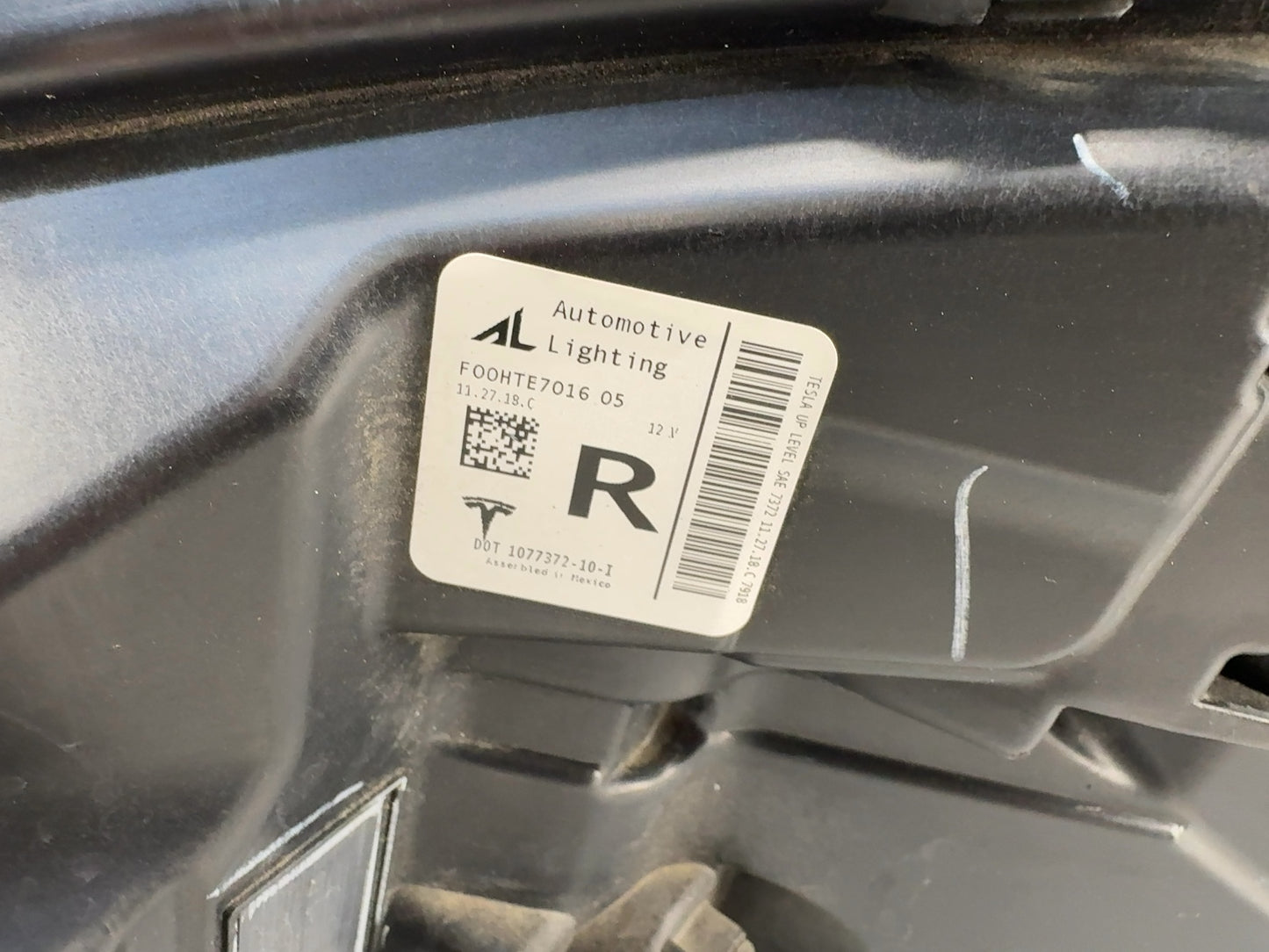 2018-2019 Tesla Model 3 Right Headlamp 1077372-10-I