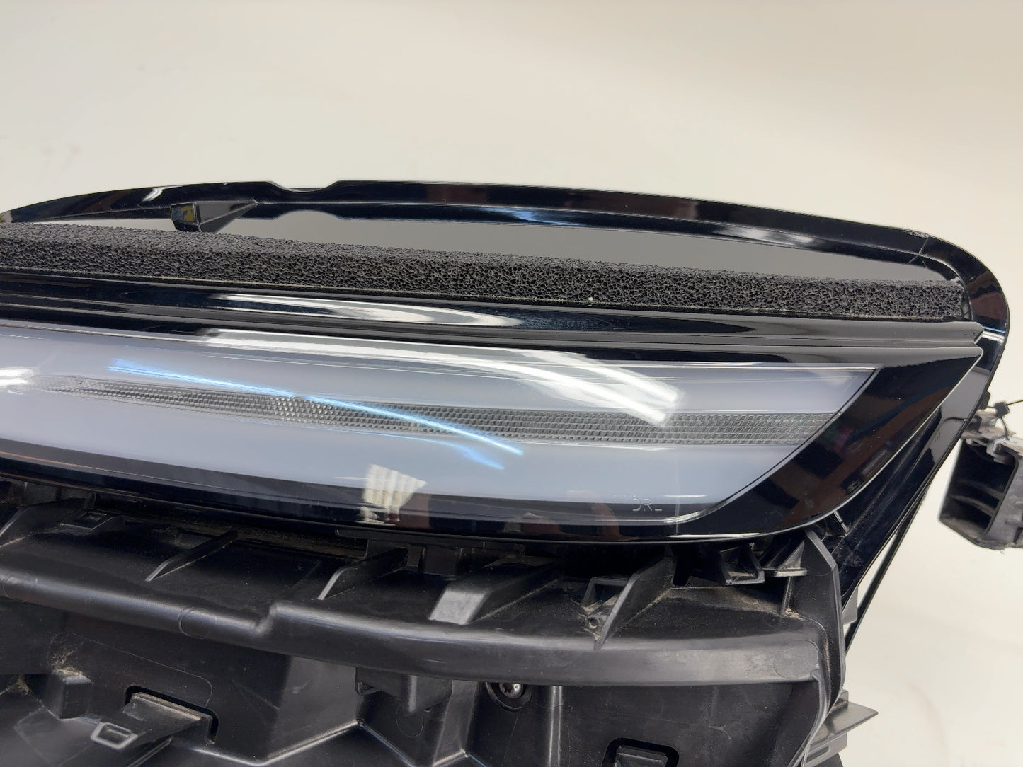 2025-2026 Tesla Model Y Juniper Headlamp Left 1918347-00-E