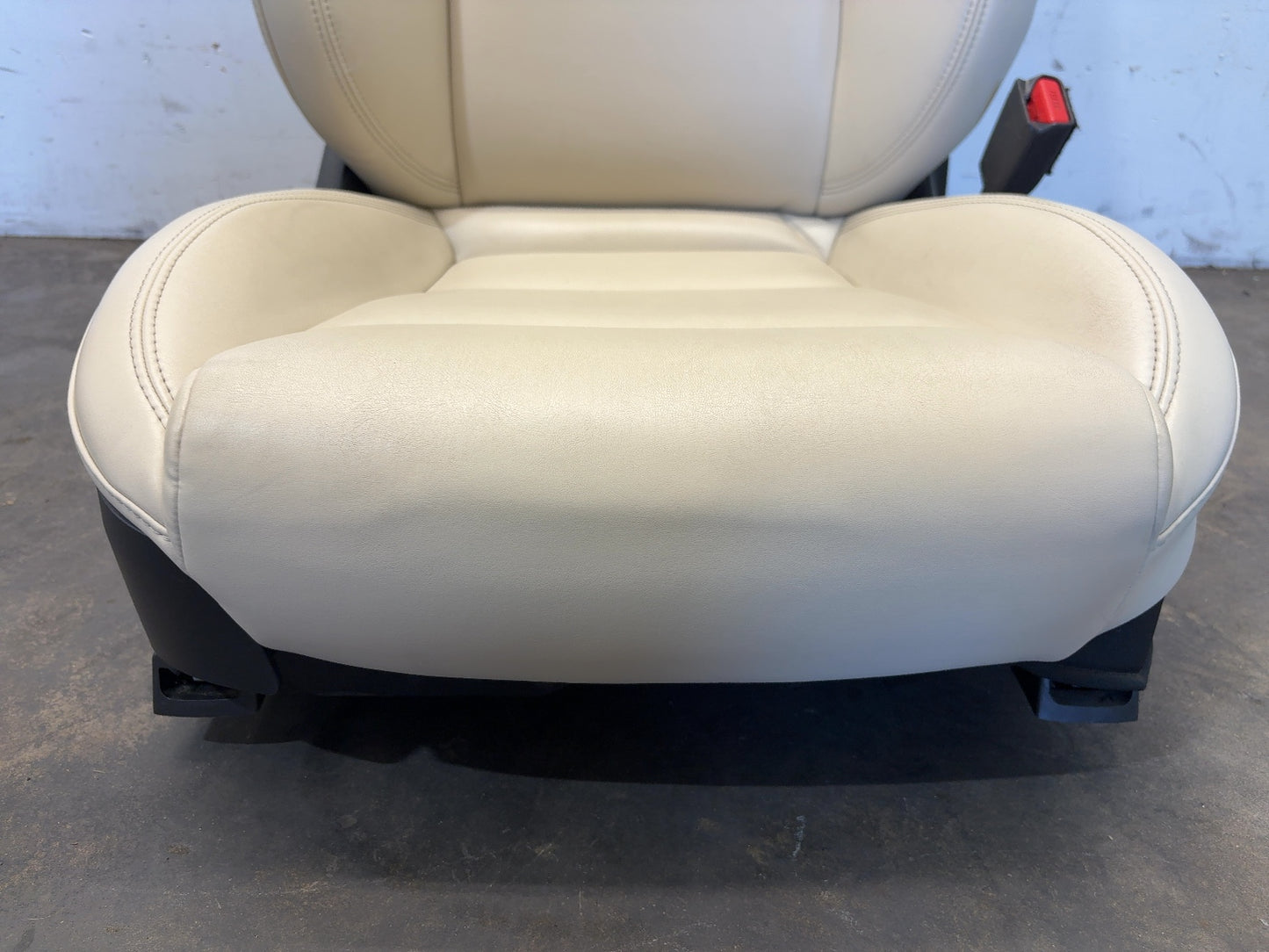 2020 Tesla Model X Front Right Seat Assembly Cream 3876524-03-A