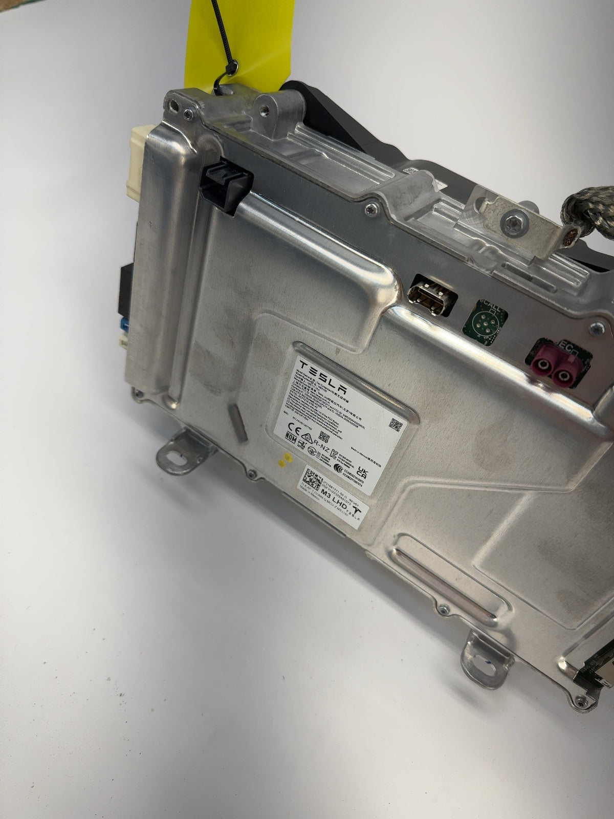 2022-2023 Tesla Model 3 Car Computer With Security Module 1681271-00-G