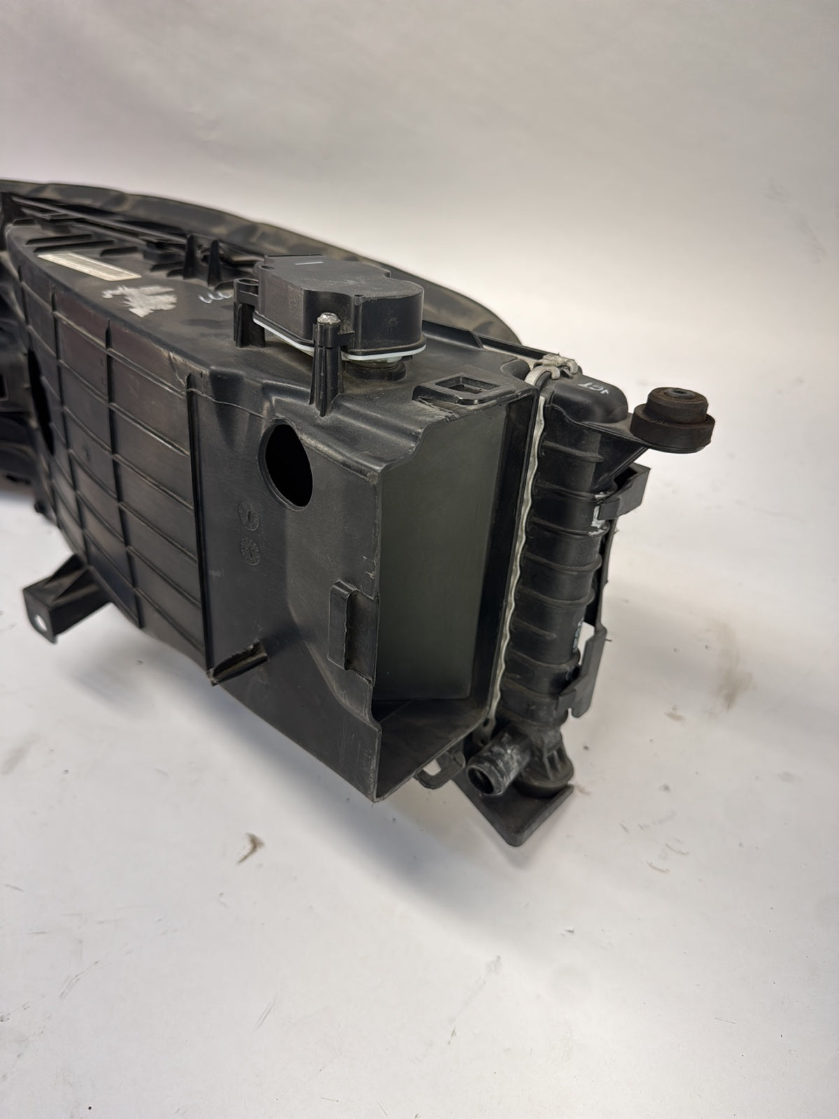 2015-2018 Tesla Model S Center Active Louvre With Radiator Assembly 1007256-00-K