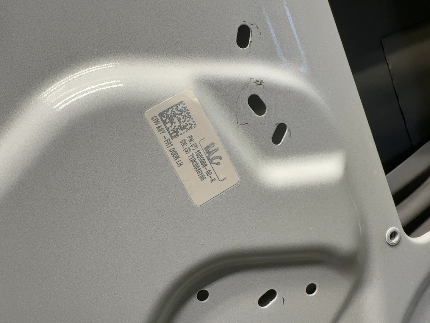 2018 Tesla Model X Front Left Door Shell 1009906-00-K