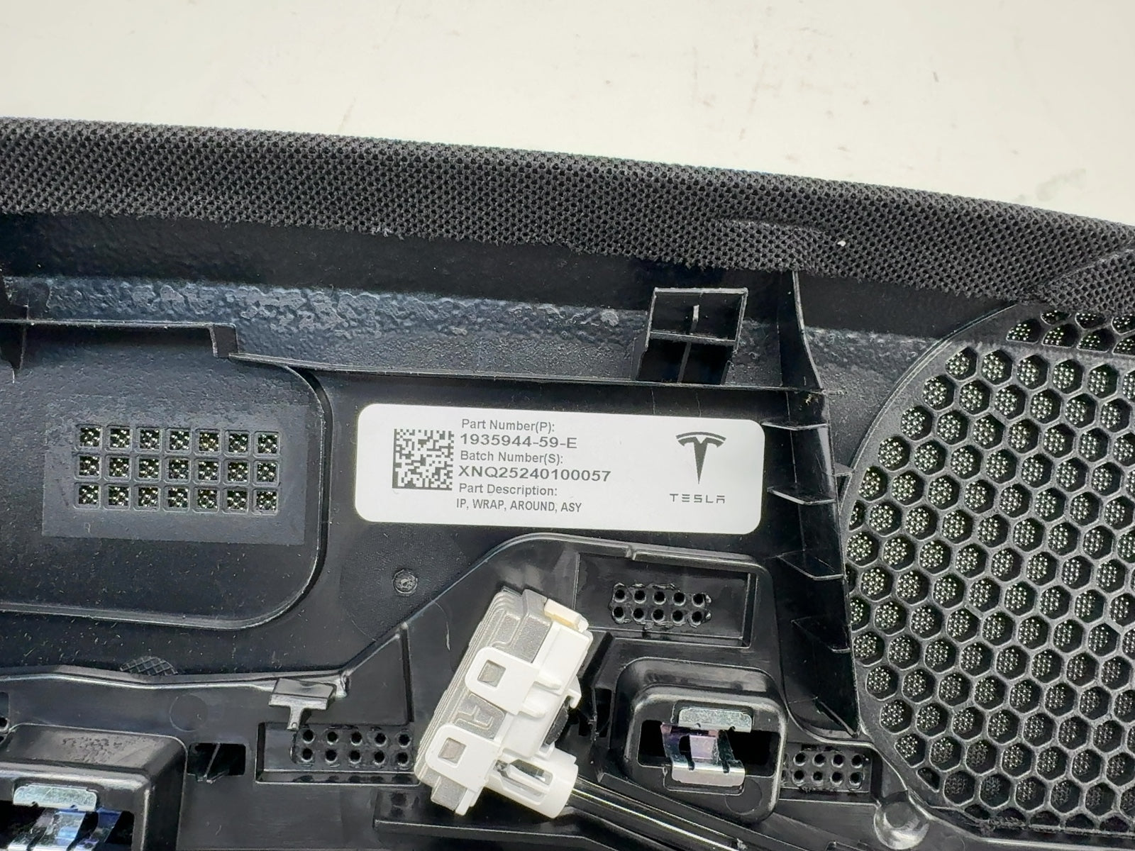 2026 Tesla Model Y Juniper Instrument Panel Wrap Around 1935944-59