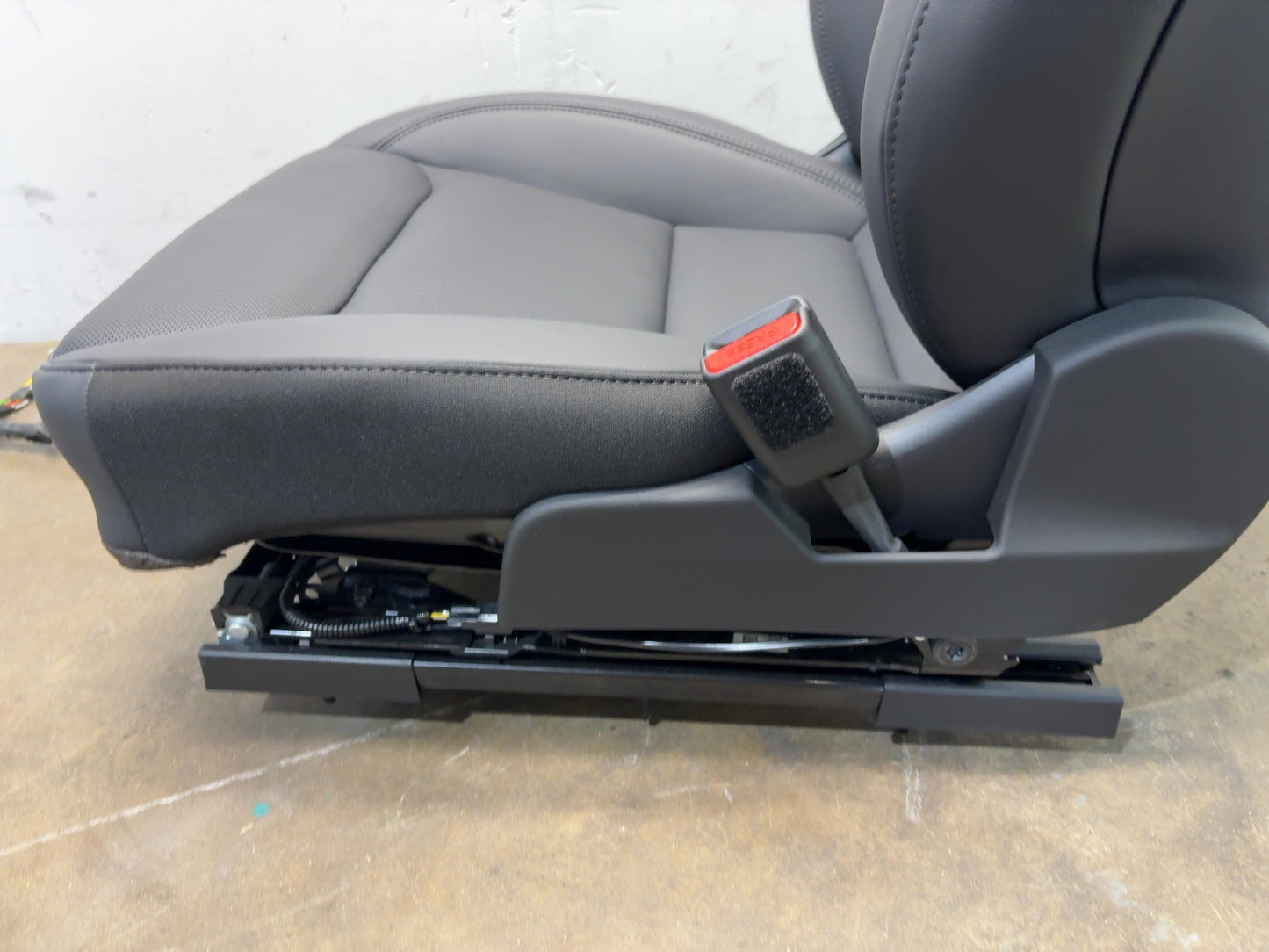 2025 Tesla Model 3 Highland Front First Row Seat Right Black 7754324-01-B