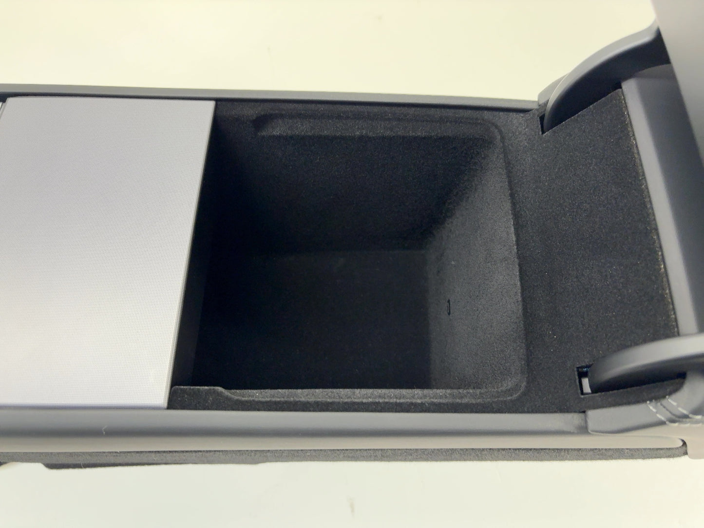 2026 Tesla Model Y Juniper Center Console 2101238-50-I