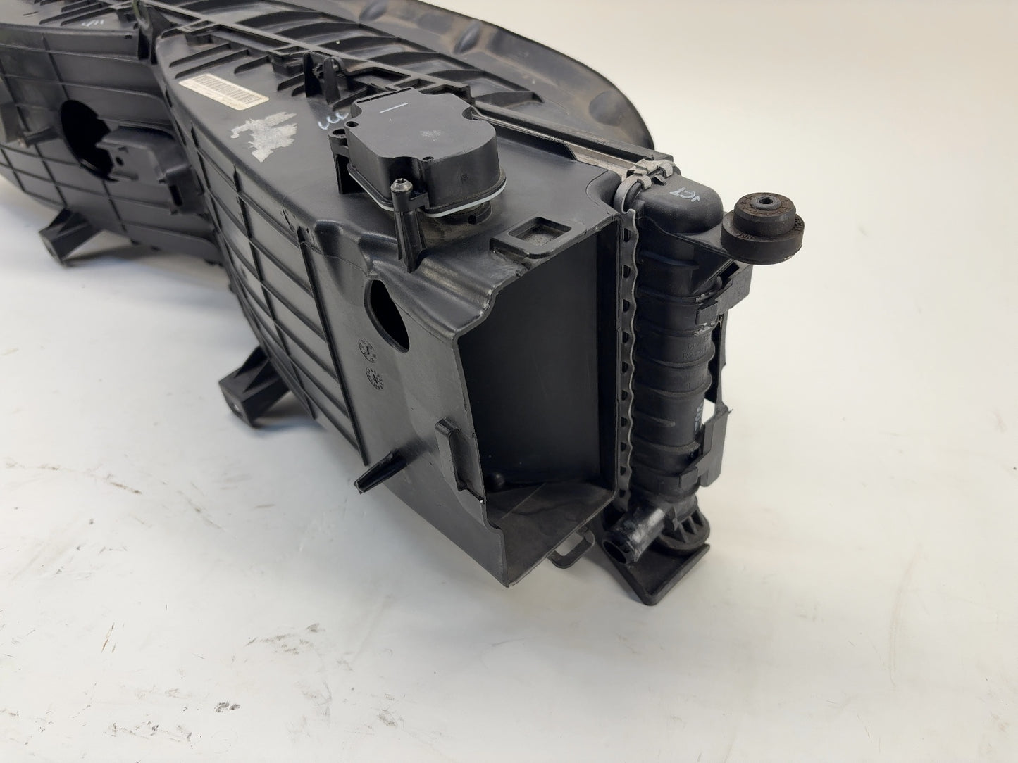 2015-2018 Tesla Model S Center Active Louvre With Radiator Assembly 1007256-00-K