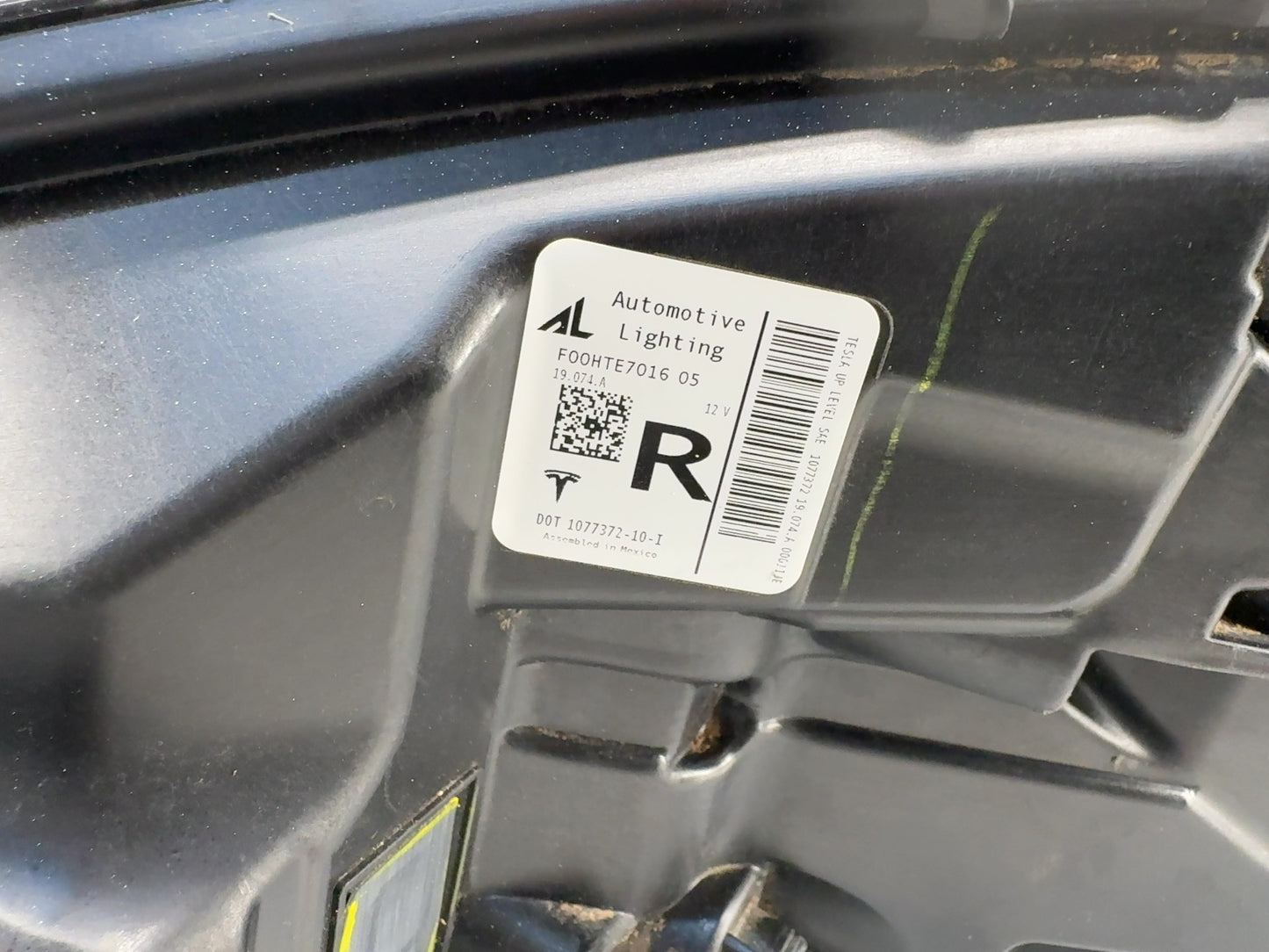 2018-2019 Tesla Model 3 Right Headlight 1077372-10-I