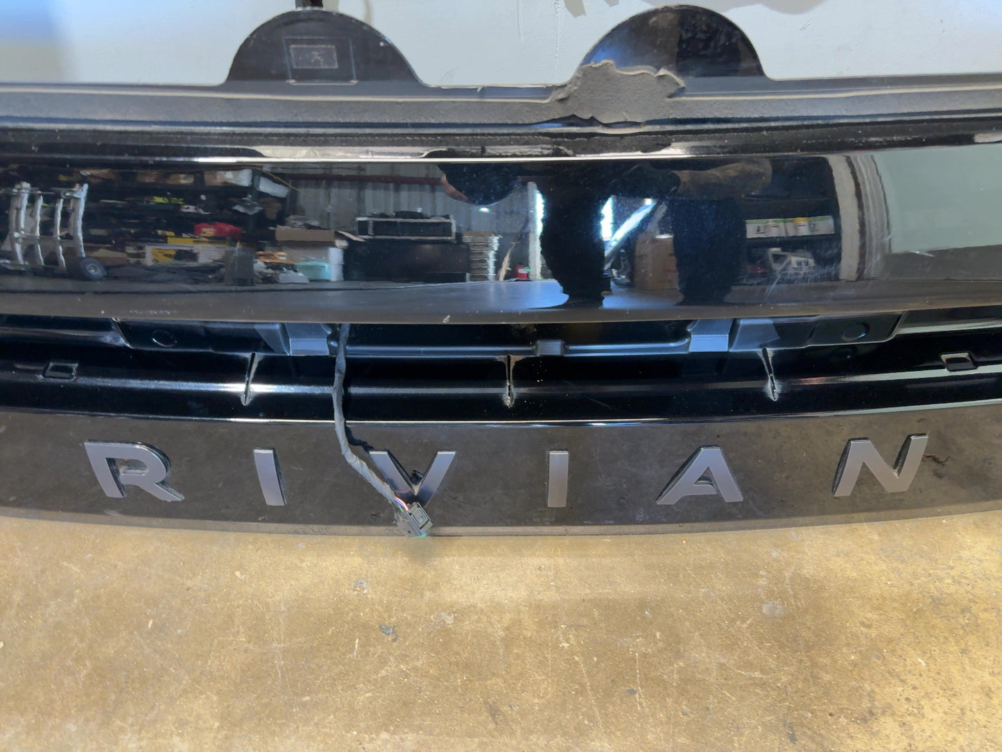 2024 Rivian R1S Upper Liftgate PT00270572-D