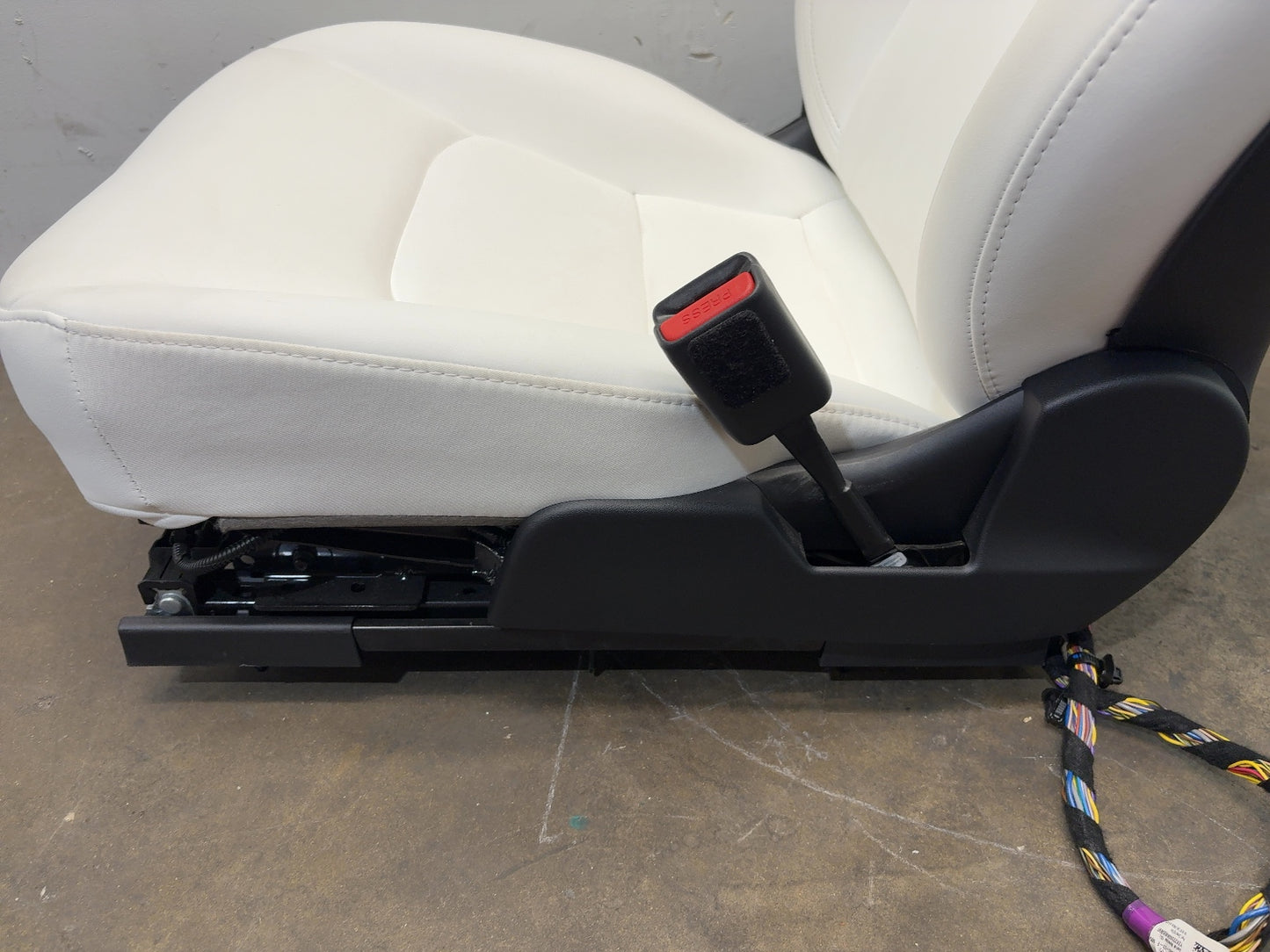 2023 Tesla Model 3 Front Right Seat Assembly 7654324-02-D
