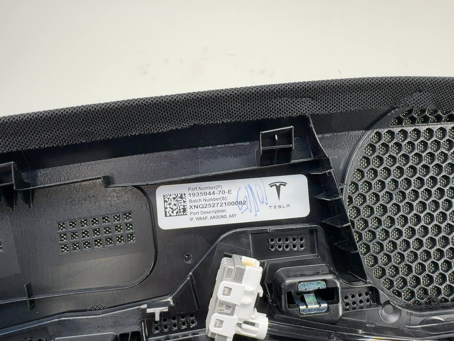 2026 Tesla Model Y Juniper Instrument Panel Wrap Around 1935944-70-E