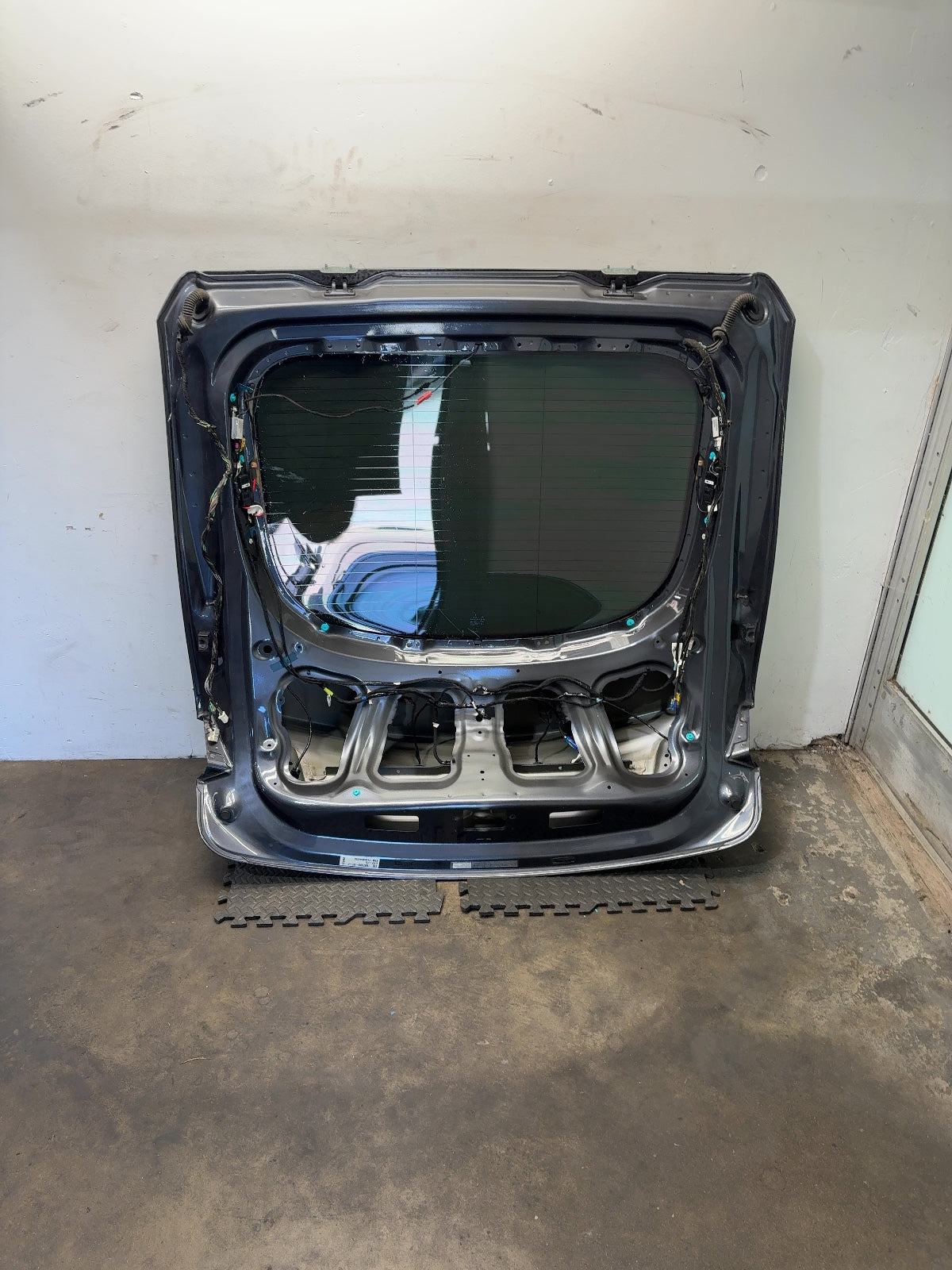 2015 Tesla Model S Trunk Lid 1037000-00-F
