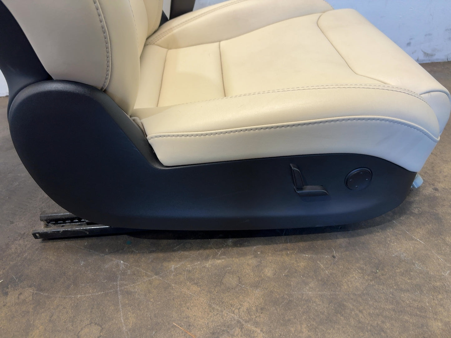 2018 Tesla Model S Front Right Seat Assembly 9876536-03-A