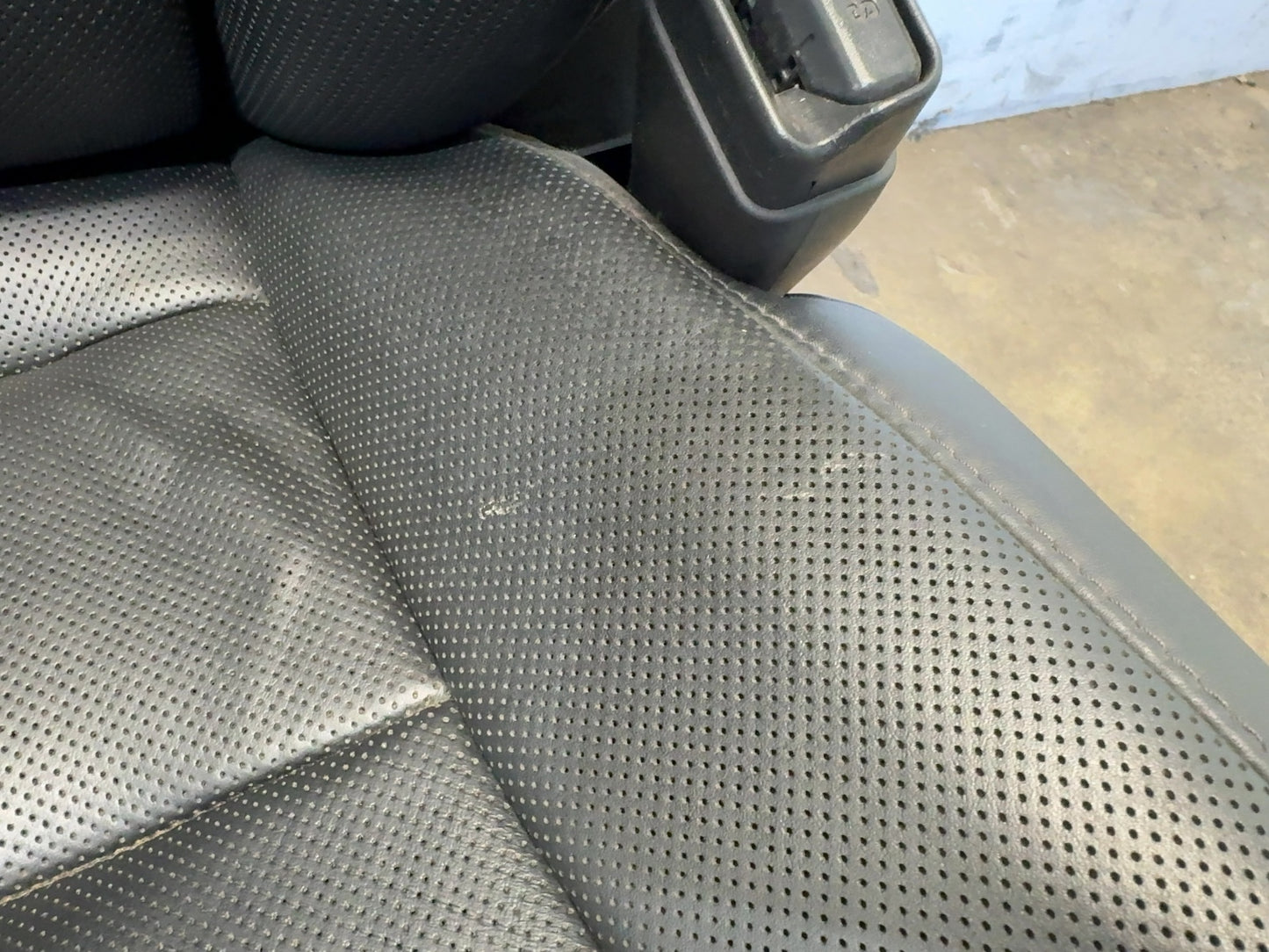 2016 Tesla Model S Front Right Seat Assembly 1105949-02-B