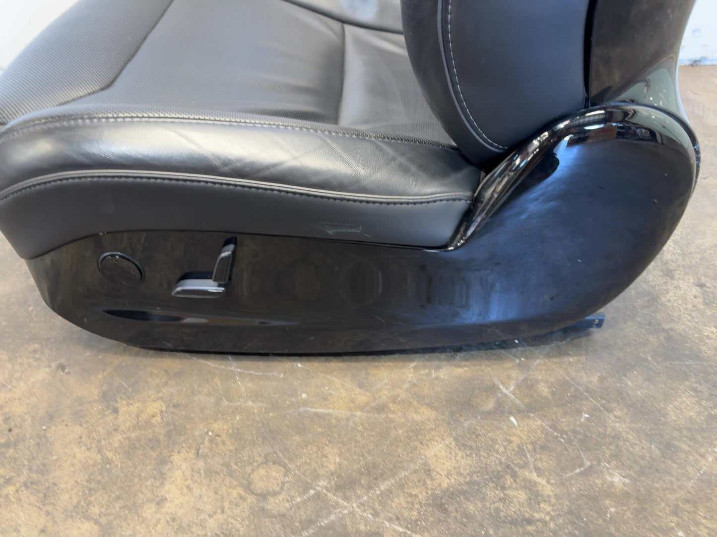 2018 Tesla Model X Front Left Seat Assembly 9876527-05-A