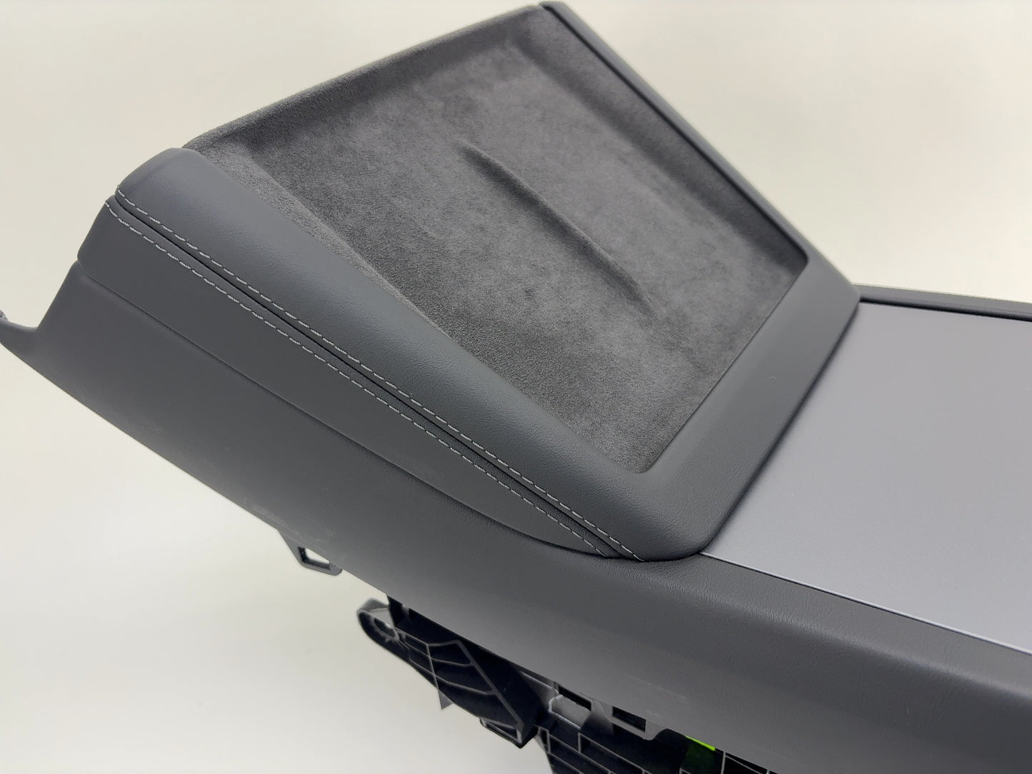 2025 Tesla Model 3 Highland Center Console 1982599-10-B