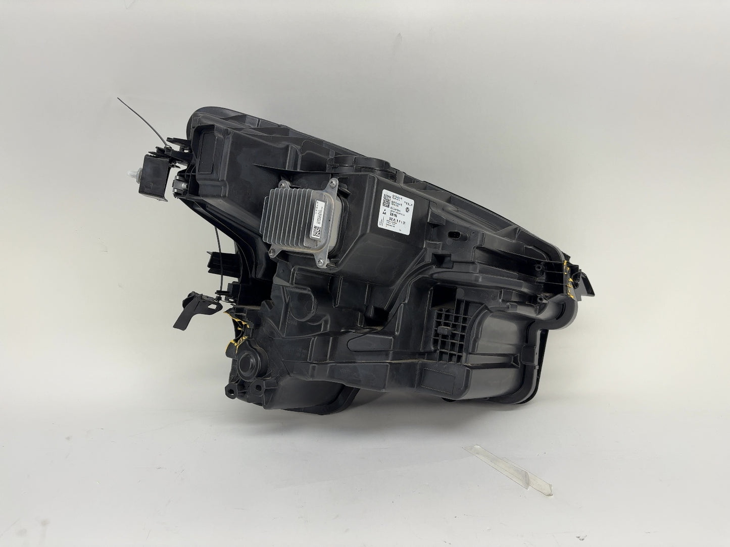 2025-2026 Tesla Model Y Juniper Headlamp Left 1918347-00-E