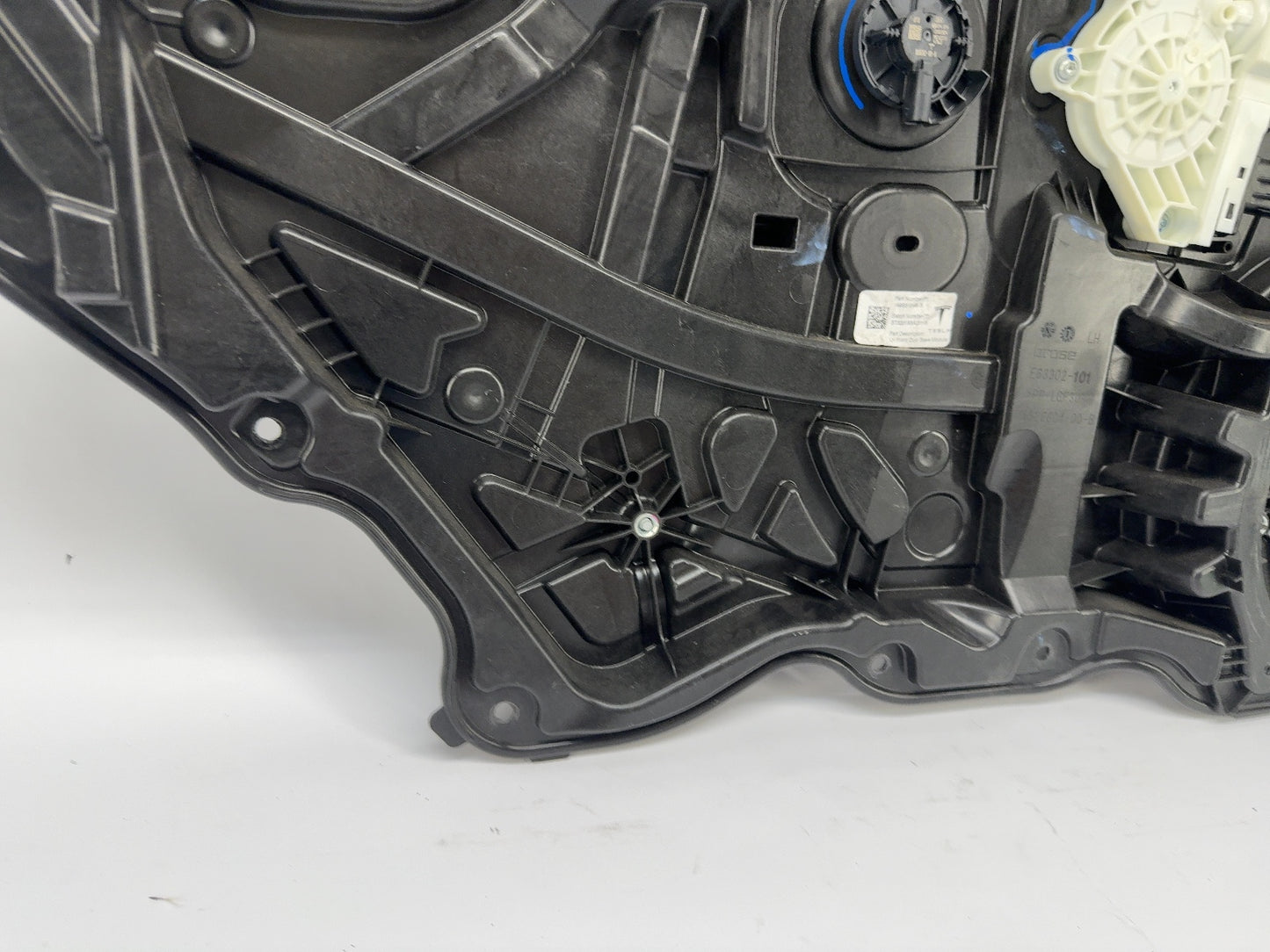 2020 Tesla Model Y Front Left Door Window Regulator 1526804-00-B