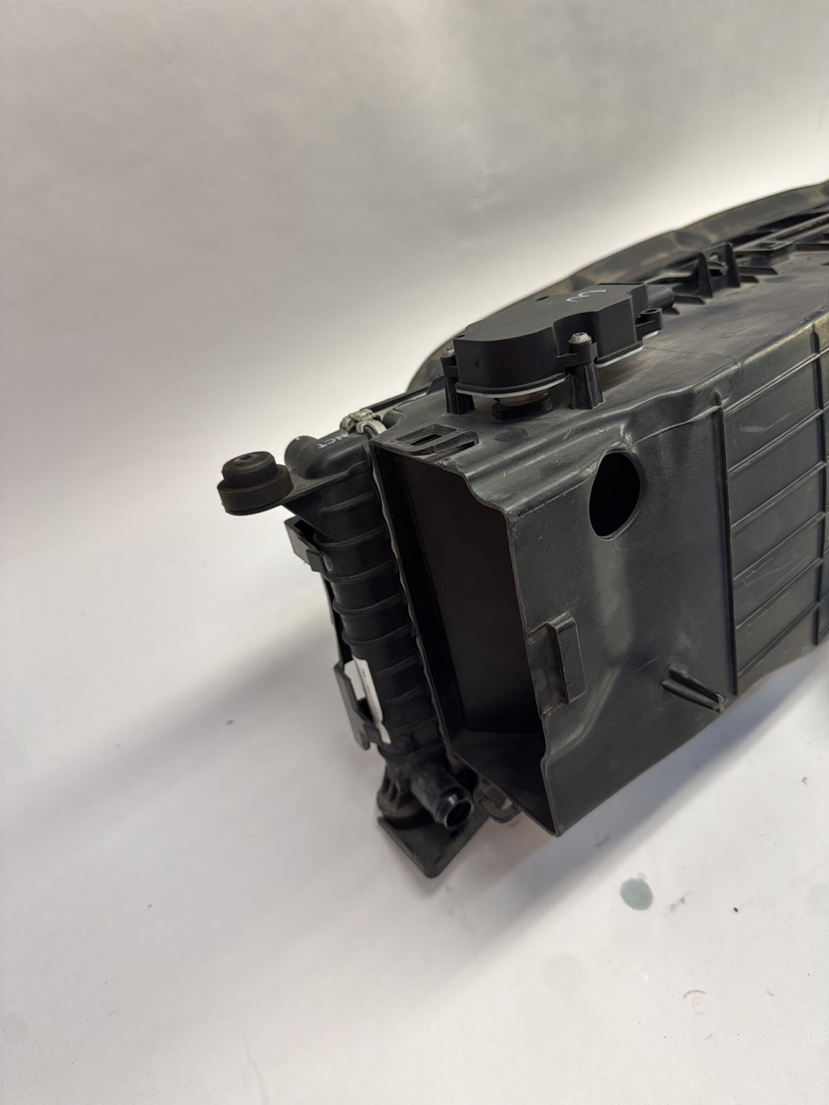 2015-2018 Tesla Model S Center Active Louvre With Radiator Assembly 1007256-00-K